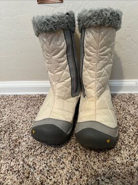 Keen Women's Cream Quilted Winter Boots with Gray Trim